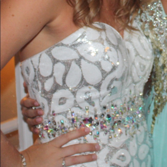 Alyce prom dress - Picture 4 of 8